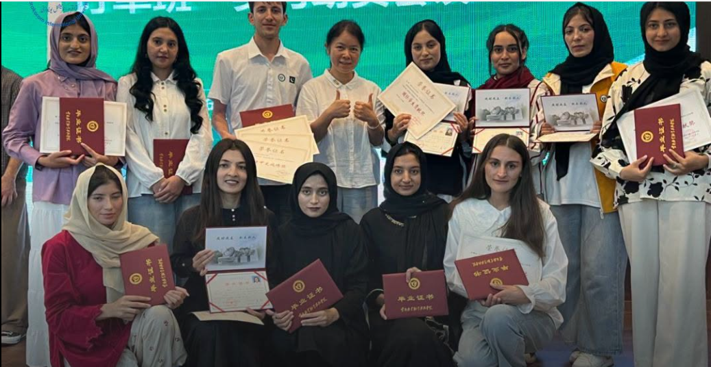KIU Exchange Students Graduated from Yunnan Forestry Technological College, 12 Receive Merit Certificate